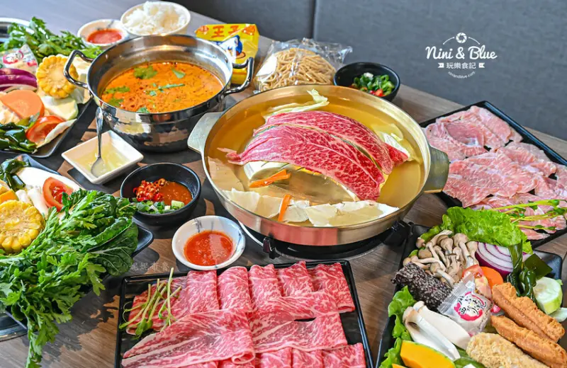 一饌泰式銅盤燒烤火鍋，台中北屯泰式火鍋，泰式酸辣湯超好喝，有蔬食自助吧吃到飽 @Nini and Blue  玩樂食記