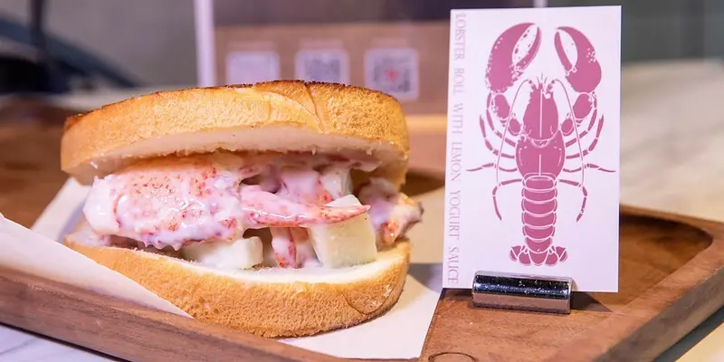 台北市大安區東門站8%ice cafe、享受豪華龍蝦與特色甜點。