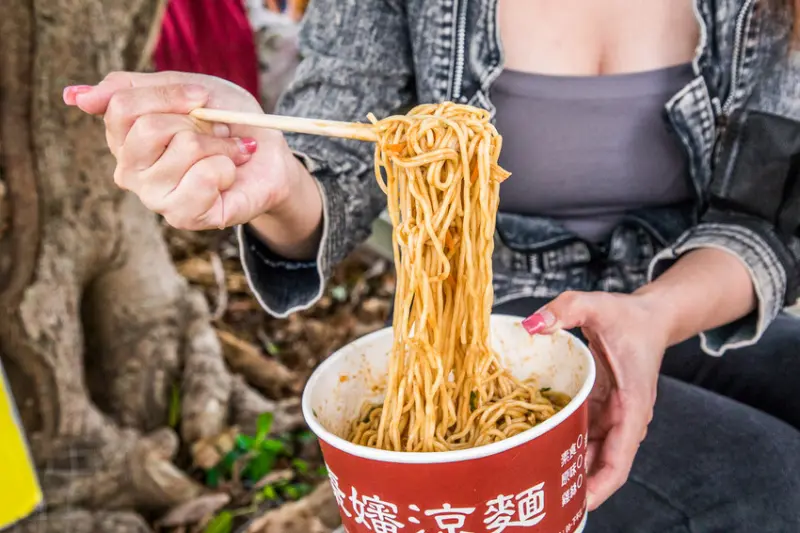 新北市萬里區紅棗嬸涼麵｜一年只賣四個月，隱藏小漁村民宅的超人氣涼麵