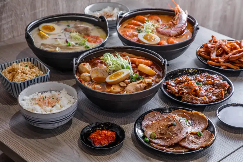 桃園市蘆竹區小二春福氣鍋-蘆竹南竹店｜小火鍋天花板！多達15種以上特色湯頭，超爆料人氣小火鍋