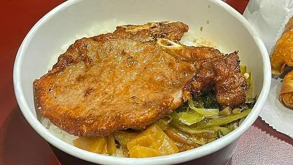 回憶中的古早味⎜傳統醃製炸肉條、手工辣蘿蔔【新北市三重區】唐山婆古早味炸肉-三重店