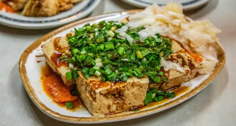 花蓮縣花蓮市胖嘟嘟臭豆腐｜外酥內嫩鄉民讚爆！網路評價超高韭菜臭豆腐