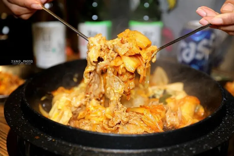 台中市北區不到$500 七種韓式炒鍋、韓式炸雞、Pizza、火鍋料無限吃 飽到天靈蓋｜甩鍋雞韓式炒雞吃到飽(台中韓式吃到飽