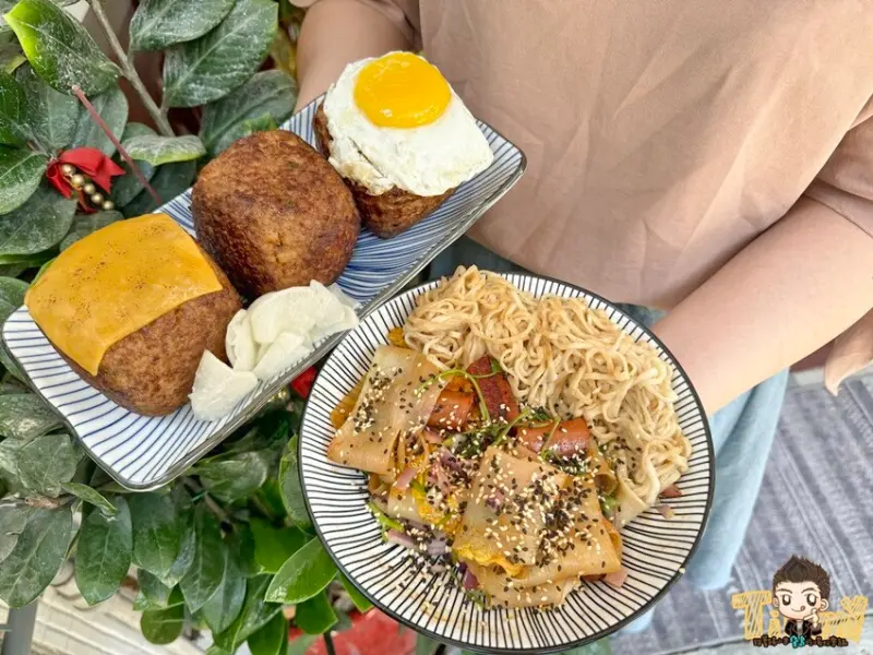 新竹市東區抖音網紅美食”烤冷麵”和”肉包飯”新竹也吃得到囉！