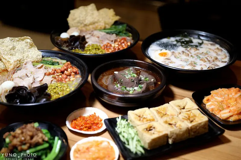 台中市南區浮誇大碗公堆滿料！螺螄粉酸辣鮮爽好滋味 平價份量十足｜桂蘭創意料理餐館(忠孝夜市美食)