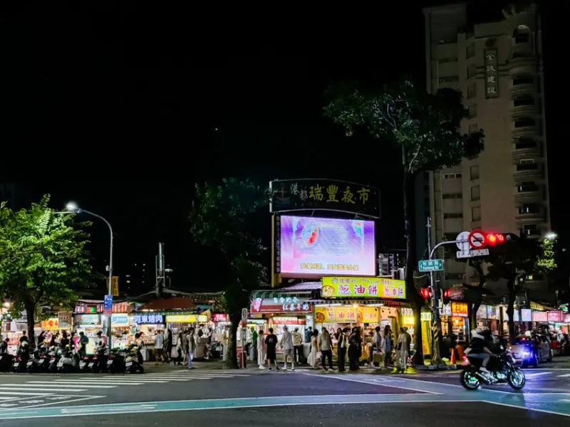 高雄市鼓山區高雄美食 – 彎腰湯圓 x 品嚐台灣傳統美食！好吃鍋燒麵與湯圓冰