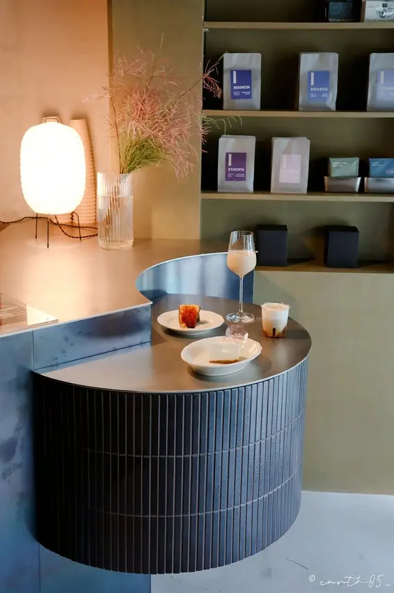 中山區新開幕沉穩質感咖啡廳 不限時 提供插座 深夜咖啡廳