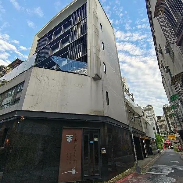 台北市萬華區在家行旅帶你零接觸入住，彩繪牆和停車場就在旁邊！