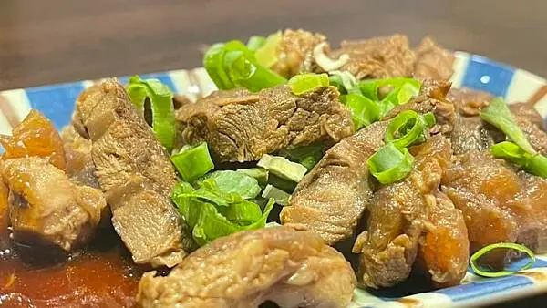 三重宵夜麵店⎜慈愛街牛肉麵⎜隱斯於市，味飄千里【新北市三重區】隱味牛肉麵