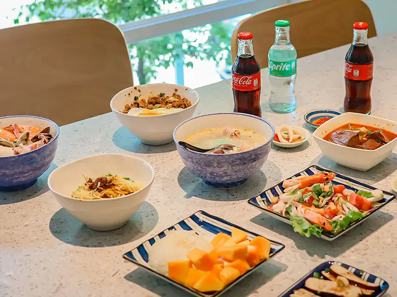 新竹市東區木木食堂巨城店，結合時尚與傳統的獨特餐體驗，品嚐地道客家美食。