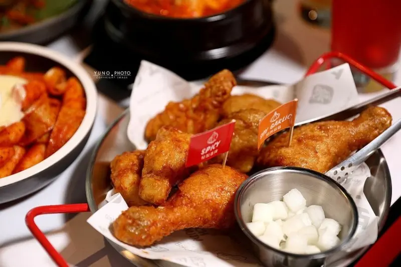 台北市中正區韓式炸雞控快衝！紐約時報評為「紐約最美味炸雞」酥脆外皮 鮮嫩多汁一吃就愛上｜Bonchon Chicken 本村韓式