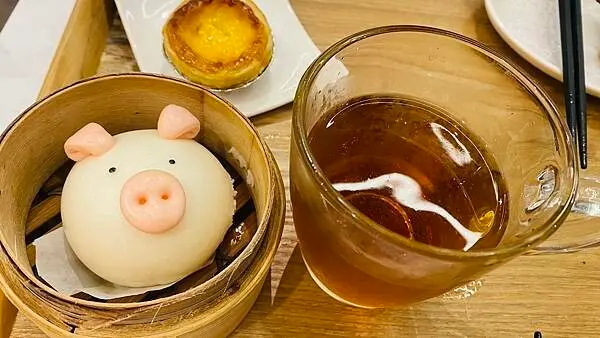 喜歡平價港點的小資女看過來！台北三創園區的點八小食，所有港式點心均一價68元，任選四道僅需238元，還有紅茶或烏龍茶無限暢飲，開幕慶雙重好禮等你來拿！