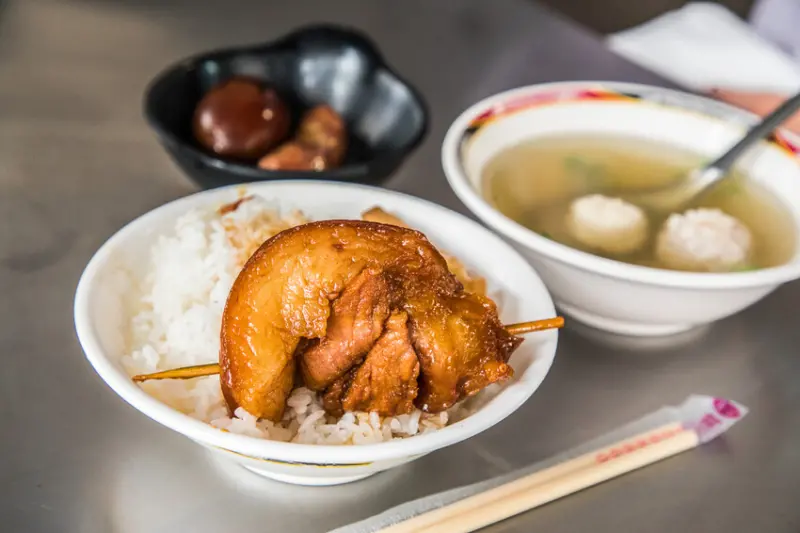 彰化縣彰化市阿泉焢肉飯｜評價超高軟嫩焢肉！超過八十年歷史老字號焢肉飯