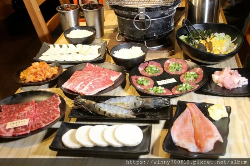 新北市蘆洲區新北/蘆洲燒肉好選擇！在地23年歷史【燒肉屋(蘆洲店)】雙人套餐$1980超高CP值！大推手工和牛漢堡排、豬五花