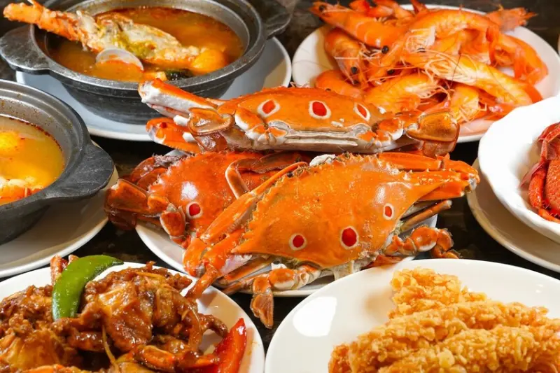 台中吃到飽推薦 海鮮吃到飽季節限定三點蟹、旭蟹、生蠔、鮑魚茶碗蒸無限供應...高CP老字號台中吃到飽  | 新天地樂食百匯