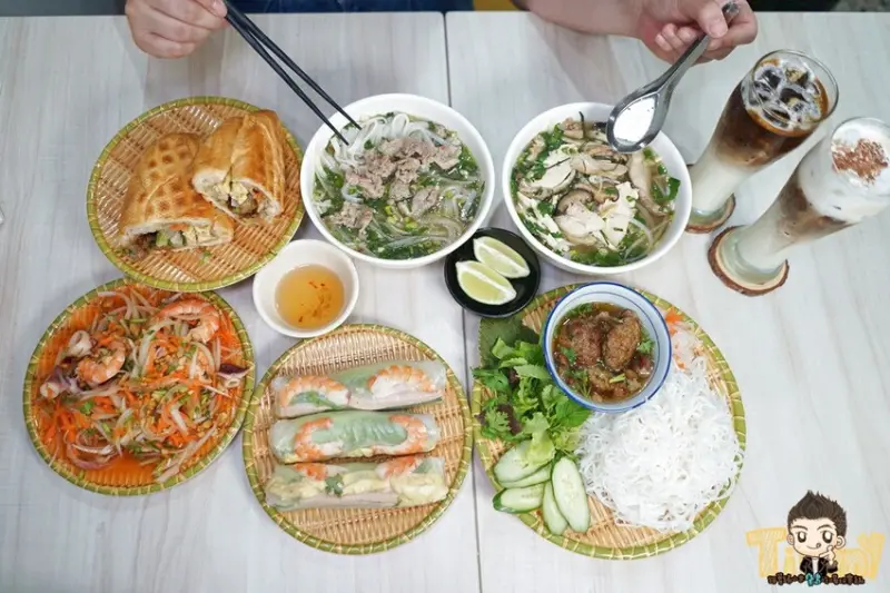 新竹市北區新竹越式雞肉河粉。MADAMTHUY隱身光華迷宮的道地越南料理美食！(牛肉河粉.法國麵包菜單營業時間地址電話) - 跟著踢小米吃喝玩樂趣