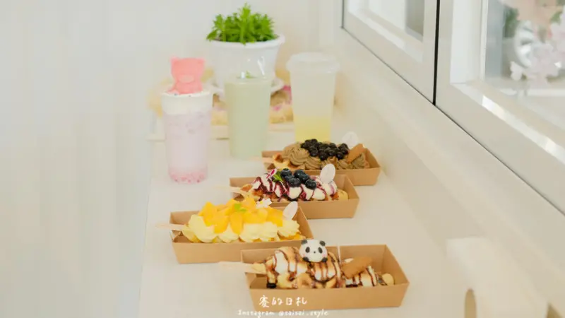 imoment cafe 嘉義咖啡廳｜嘉義咖啡廳｜超可愛的貓熊可朗芙來了！店內還有夢幻粉紅派對！穿著粉色系列拍照打卡，全品項五折優惠！