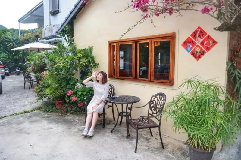 南投縣埔里鎮埔里金悅玻璃屋咖啡｜隱藏版的咖啡館，一週只營業四天，玻璃彩繪裝飾妝點氣氛！