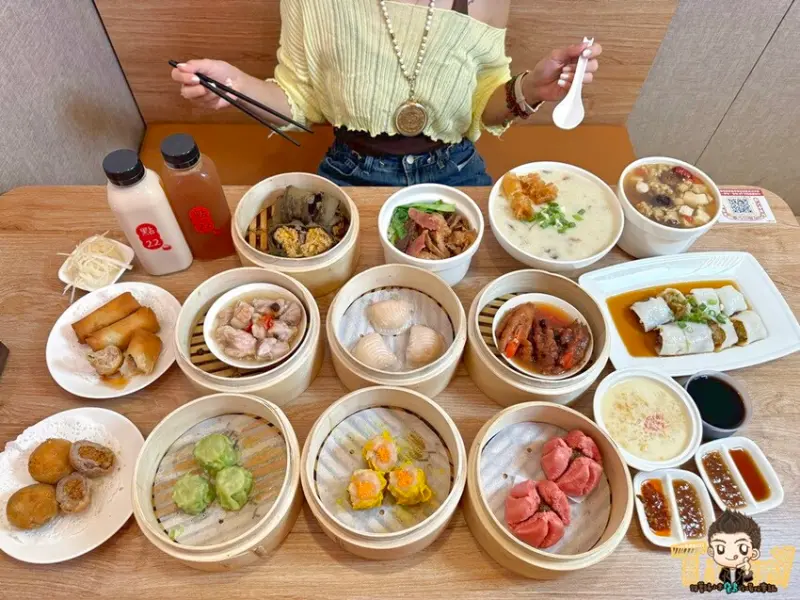 新竹市東區新竹市東區新竹點22港式點心專賣店。現點現蒸平價港點甜點49元起！大推雙皮蛋瘦肉粥X爆漿流沙包！(單身友善.菜單營業時間地址電話) - 跟著踢小米吃喝玩樂趣