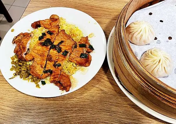 ||吃。台北|| 蘇杭點心店 小籠湯包、排骨蛋炒飯