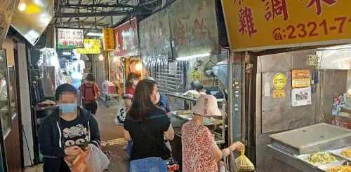 【台北美食】利隆餅店-隱藏在東門市場裡旁邊巷弄的爆人氣餡餅店
