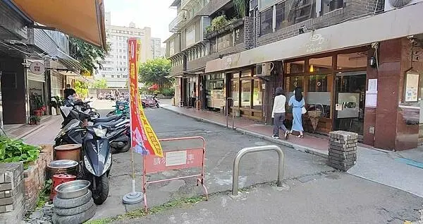 【台北美食】正宗台南意麵｜只開三小時的無名麵店！吃了會讚不絕口哦～！