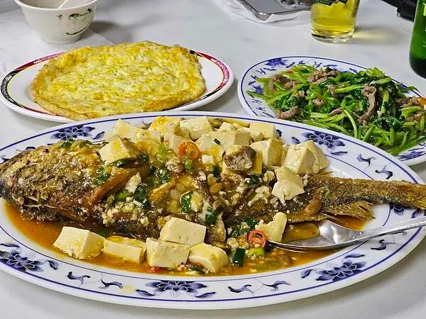 (胖樺食記)台北中正區超推薦高CP值熱炒店「良友小館」/豆瓣黃魚超推薦/完整菜單/捷運忠孝新生站美食