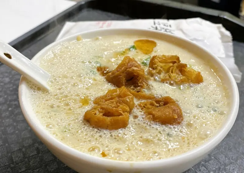 【台北 早餐】阜杭豆漿(華山市場) ，酥脆燒餅搭上鹹豆漿吃一口老台北的傳統味