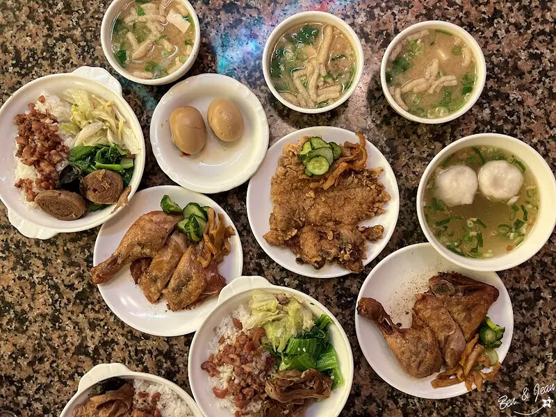 台北美食》東一排骨總店~走過半世紀的排骨飯、70年代復古裝潢 華燈初上的懷舊氛圍 食尚玩家推薦！