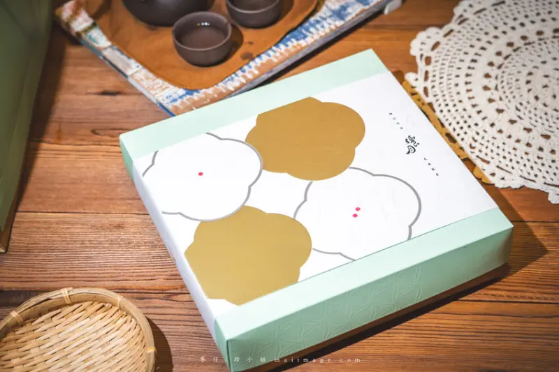 欣葉中秋饗月禮盒｜2023中秋月餅推薦～四款台式經典口味迷人送禮首選，台式酥皮口感細緻層次多相當討喜。