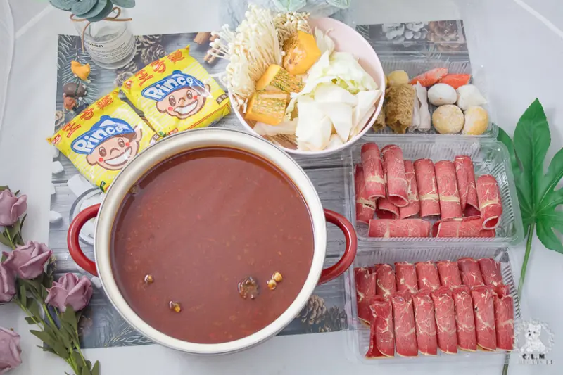 馬辣頂級麻辣鴛鴦火鍋｜全台外帶套餐食記｜疫情趨緩後馬辣外帶套餐進入到7.0，雙人麻辣鍋套餐還是頗划算 - 卡爾茗 C.L.M.