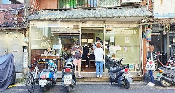 【台北美食】及品鍋貼水餃專賣店｜網友稱台北第一名的鍋貼店