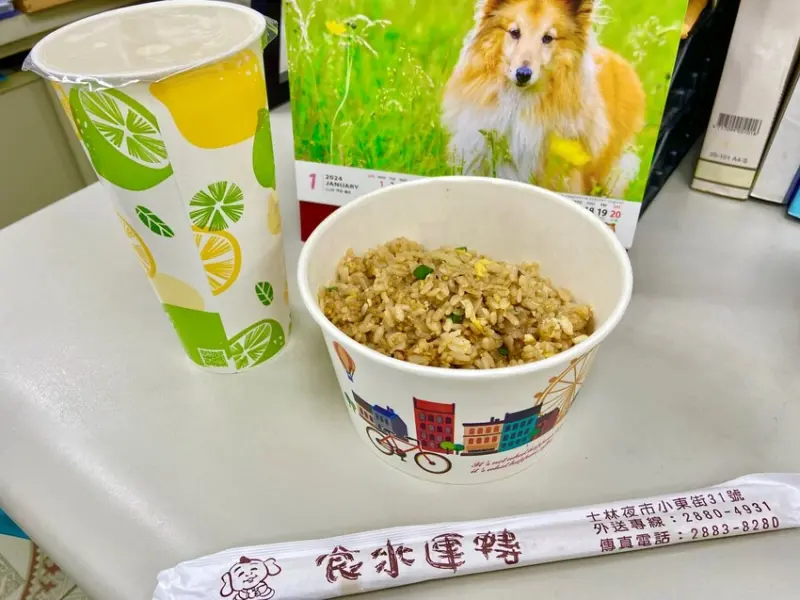 台北市士林區士林夜市 便當美食推薦 食來運轉 銘傳學生及在地人激推平價美食店 店內用餐免費加飯加麵 飲料喝到飽
