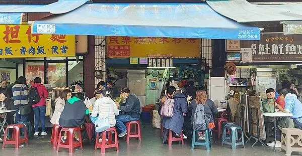 【台北美食】民樂旗魚米粉｜迪化街裡老字號米粉湯