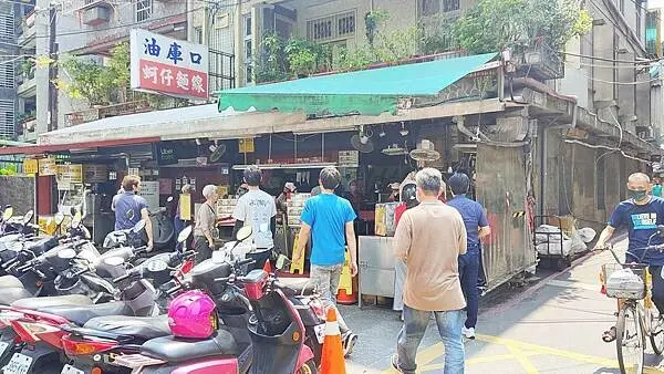 【板橋美食】油庫口蚵仔麵線｜板橋最有名的蚵仔麵線與香腸美食