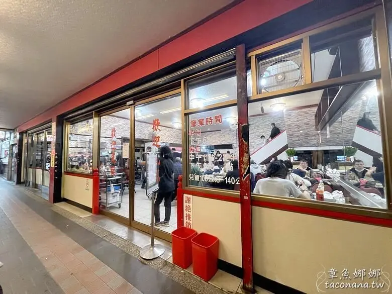 新北麻辣鍋》小林麻辣鍋│平價吃到飽 麻辣鍋首選、免收服務費，多樣食材一人不到$500元就能吃到！還能選擇石