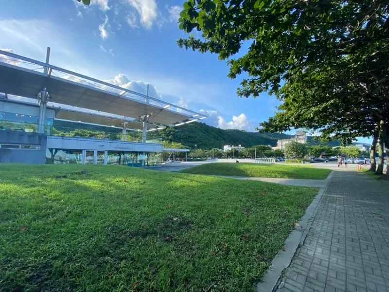 【宜蘭頭城-烏石港】喝咖啡看海景、走古道、逛漁港、蘭陽博物館外大片草皮可遛狗、多種需求一次滿足