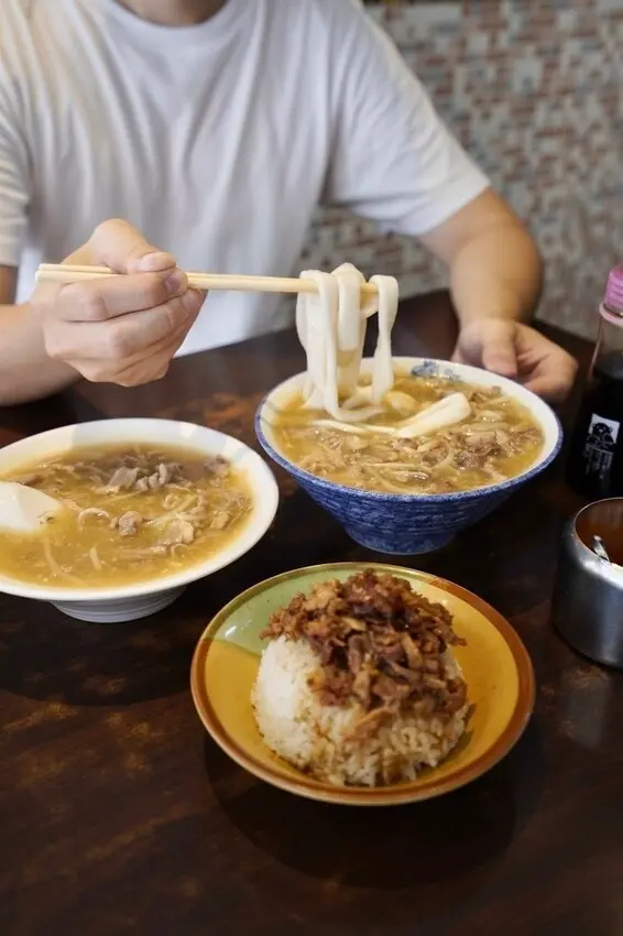 新店北鴨鴨肉羹 - 軟嫩去骨鴨肉配搭清爽羹湯，吃得到像軟糖Ｑ勁的粄條！來自新店的傳統好滋味！新北美食推薦