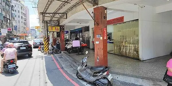 在地人一定知道的超強名店！用餐時間還會大排長龍的超人氣店家～！遠近馳名的好味道，讓人一吃就會上癮，還