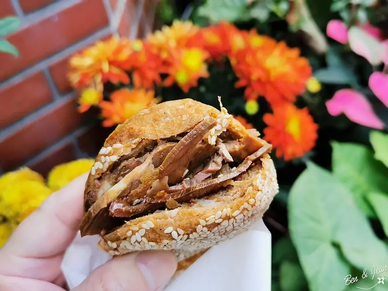 馬叔餅舖 Uncle Ma’s｜清真風懷舊北京小點》芝麻醬燒餅 燒餅夾肉 道地經典美味｜捷運東門站美食