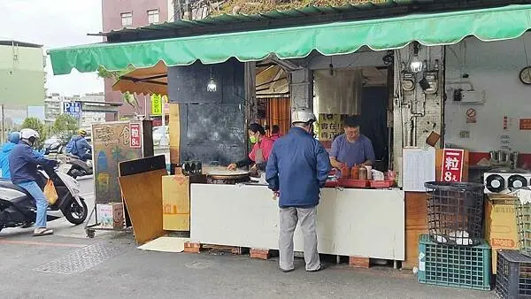 孫記素食水煎包｜超大顆水煎包，煎的酥黃１顆只要８元，ＣＰ值爆高