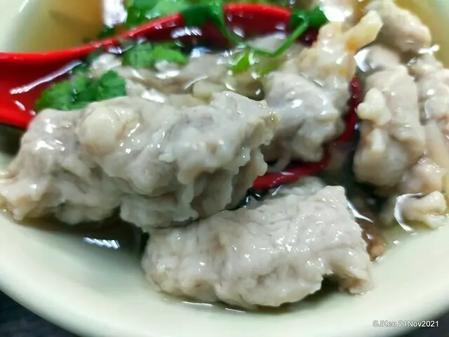(新莊廟街夜市美食)「林記香菇肉羹」---肉羹扎實湯頭清香，傳承超過一甲子的古早好滋味!