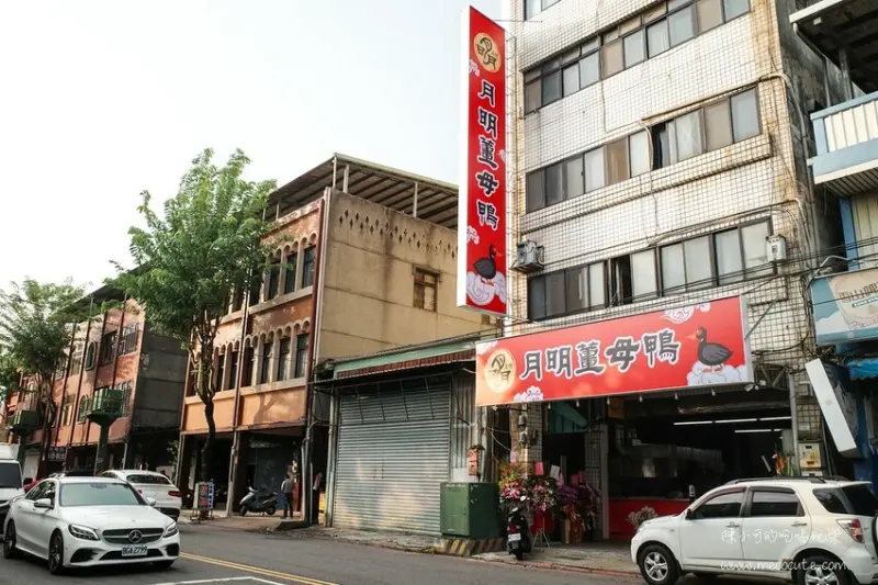 新北市新莊區薑很多好像不用錢，超濃厚薑母鴨鍋底，在地最強霸主就是這間！