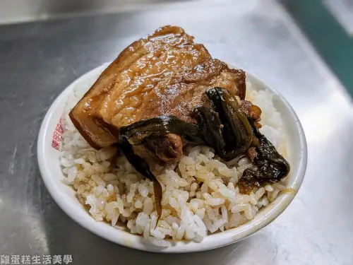 【台中食記】陳明統爌肉飯 - 連續兩年必比登推薦，在地50年老店