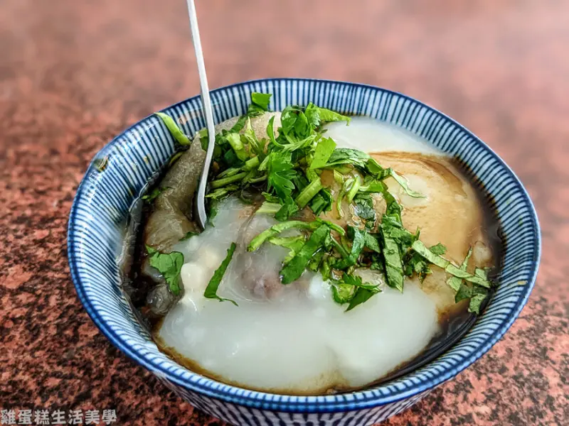 【台中食記】南興肉圓(老店) - 台中老字號肉圓，東泉辣椒醬配著吃超過癮