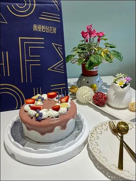 2023年母親節活動開跑囉~~【馥漫麪包花園FM Station】大女孩小女人提早訂蛋糕有好多早鳥優惠等著你~~趕緊手