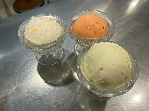 【台北西門甜點推薦】雪王冰淇淋(新口味蛋黃酥冰淇淋)