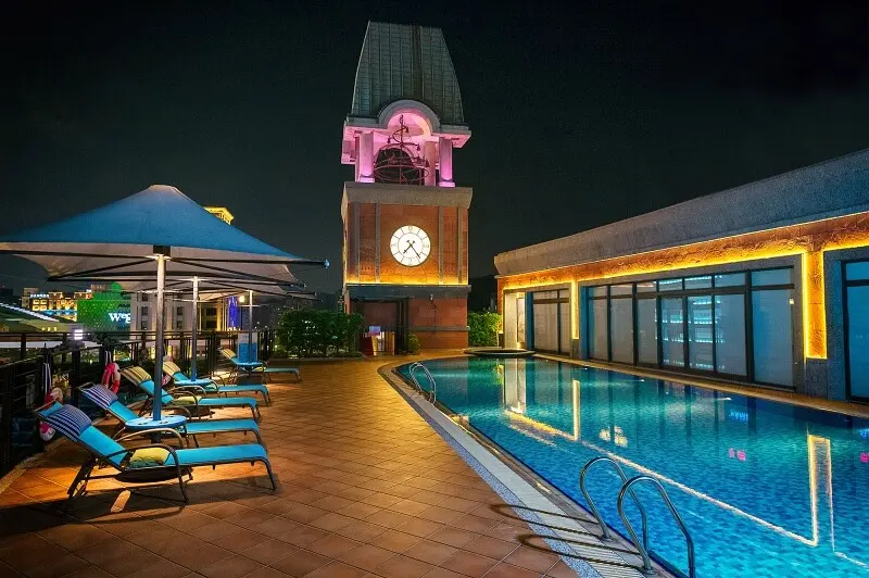 台北市中山區維多麗亞酒店》英倫風情酒店品味獨具，露天游泳池、la FESTA義大利餐廳，臨近購物商場生活機能方便，交通便