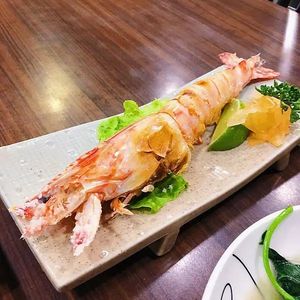 [台北日式]北投區奇岩站「菊園日本料理」平價丼飯豪大大生魚片/經濟實惠的在地日料老店/食材新鮮價位合理/大蝦新鮮又美味/附菜單