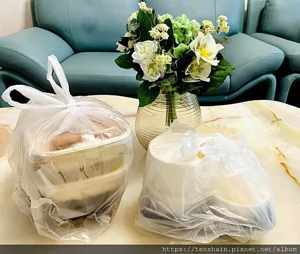 定食8 品項多、口味佳、分量有誠意、價格又實惠，7/31前使用線上外帶自取訂餐服務，點購定食2份還送可樂1罐